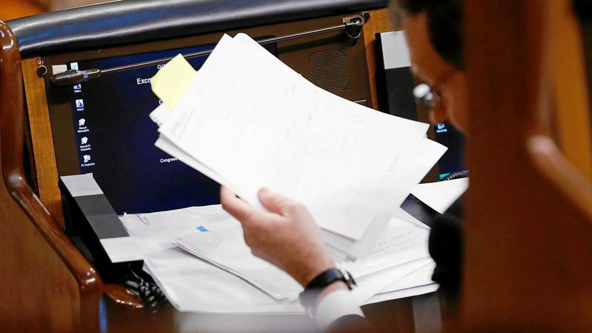 El presidente del Gobierno en funciones, Mariano Rajoy, en su escaño en el Congreso de los Diputados