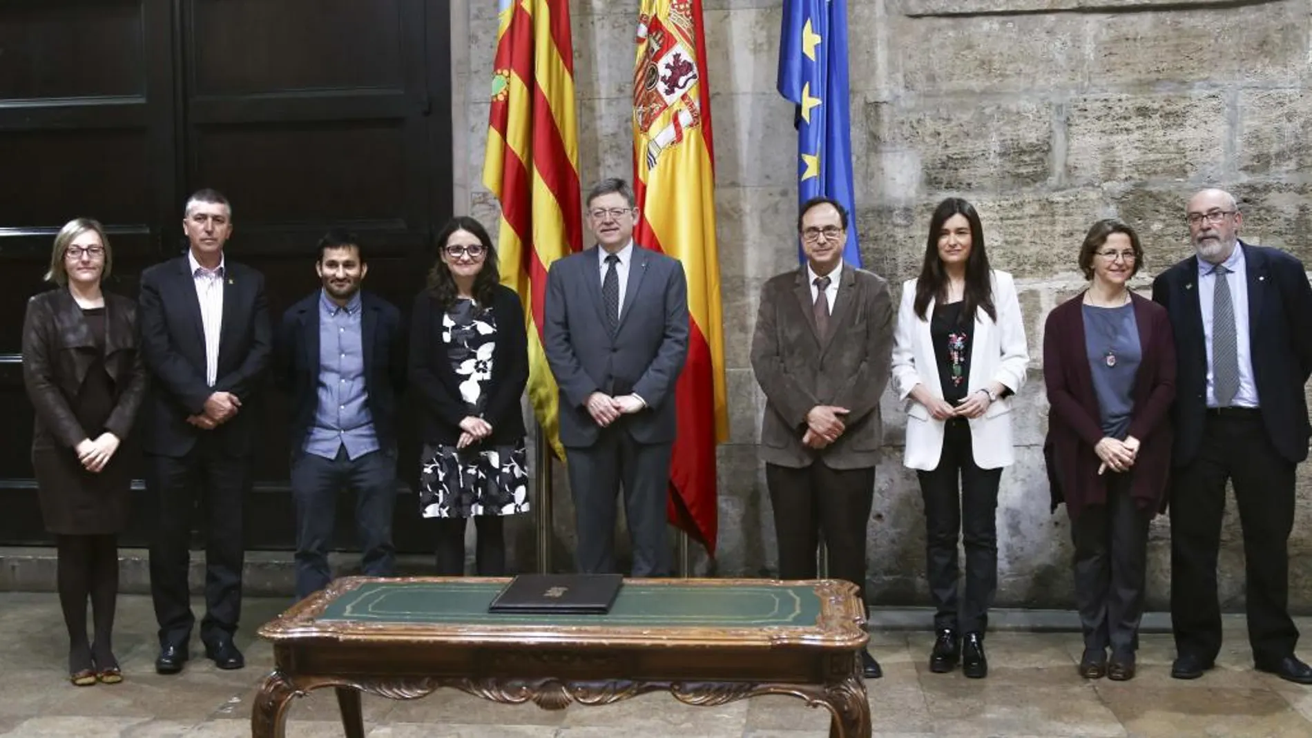 Los consellers firmaron ayer el Código de Buen Gobierno y los altos cargos tienen un mes para suscribirlo