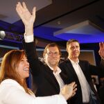 Mariano Rajoy con Xavier García Albiol y Alicia Sánchez Camacho durante la clausura de la conveción sobre el "pacto por el fortalecimiento institucional"