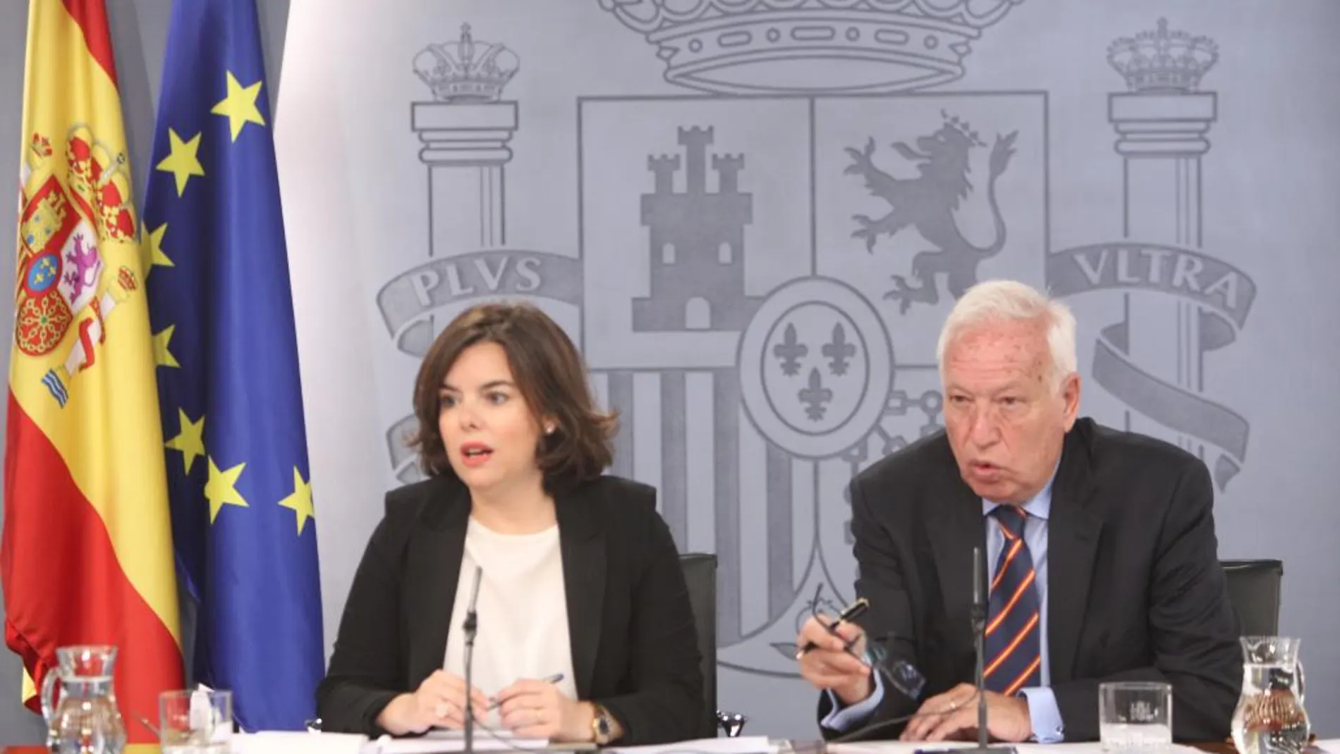 Soraya Sáenz de Santamaría y José Manuel García Margallo en la rueda de prensa tras el Consejo de Ministros