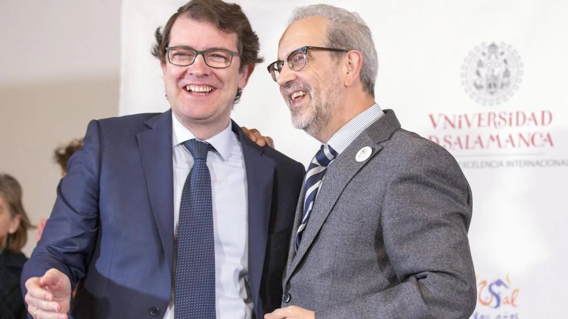 El alcalde de Salamanca, Alfonso Fernández Mañueco junto al rector de la USAL, Daniel Hernández Ruipérez