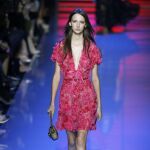 Transparencias, brillo y brocados, la apuesta de Elie Saab para la próxima primavera