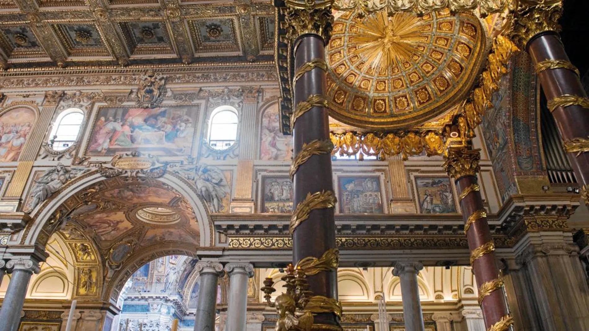 El Baldaquino es una de los lugares de la basílica que recibirá un nuevo alumbrado