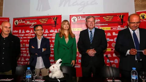Antonio Silván presenta el festival junto a Mar Sancho, Juan Mayoral, Enrique López y Francisco Castañón