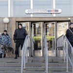 Fuerzas de seguridad en la estación de metro Sennaya en San Petersburgo