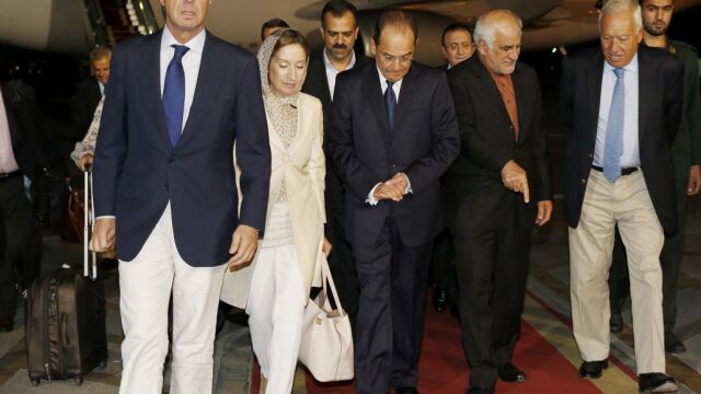 García-Margallo; Ana Pastor y José Manuel Soria a su llegada hoy al aeropuerto de Teherán.
