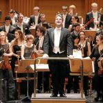 La Orqueta Clásica Santa Cecilia, bajo la batuta de Kynan Johns, interpretó un programa en el que predominaban obras de la familia Strauss