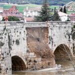 Se derrumba parte del puente de Villamuriel sobre le río Carrión por filtraciones de agua