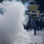 Enfrentamientos entre policía y manifestantes en Caracas.