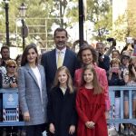 Los reyes Felipe y Letizia, sus hijas, la princesa Leonor y la infanta Sofía, y la reina Sofía han asistido esta mediodía a la misa de Domingo de Resurrección en la Catedral de Mallorca