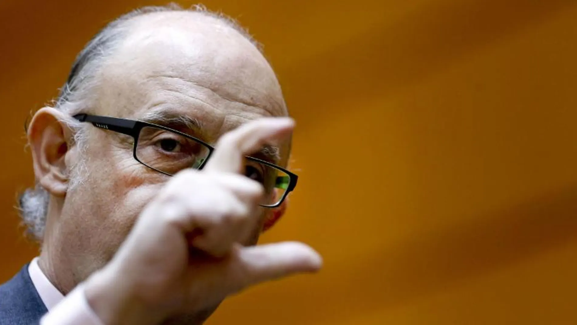 Cristóbal Montoro, durante su intervención en la sesión de control al Gobierno.