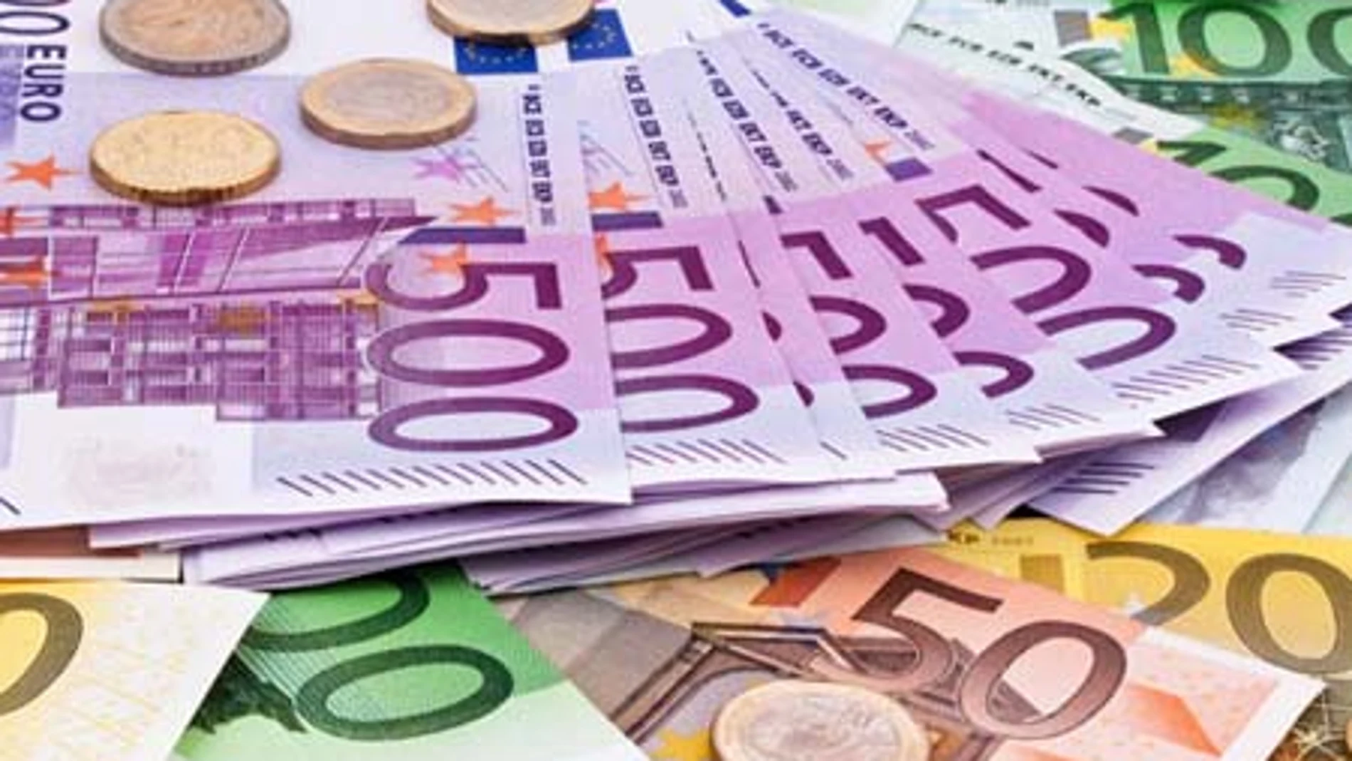 España capta 3.416 millones y rebaja el interés a 10 y 30 años