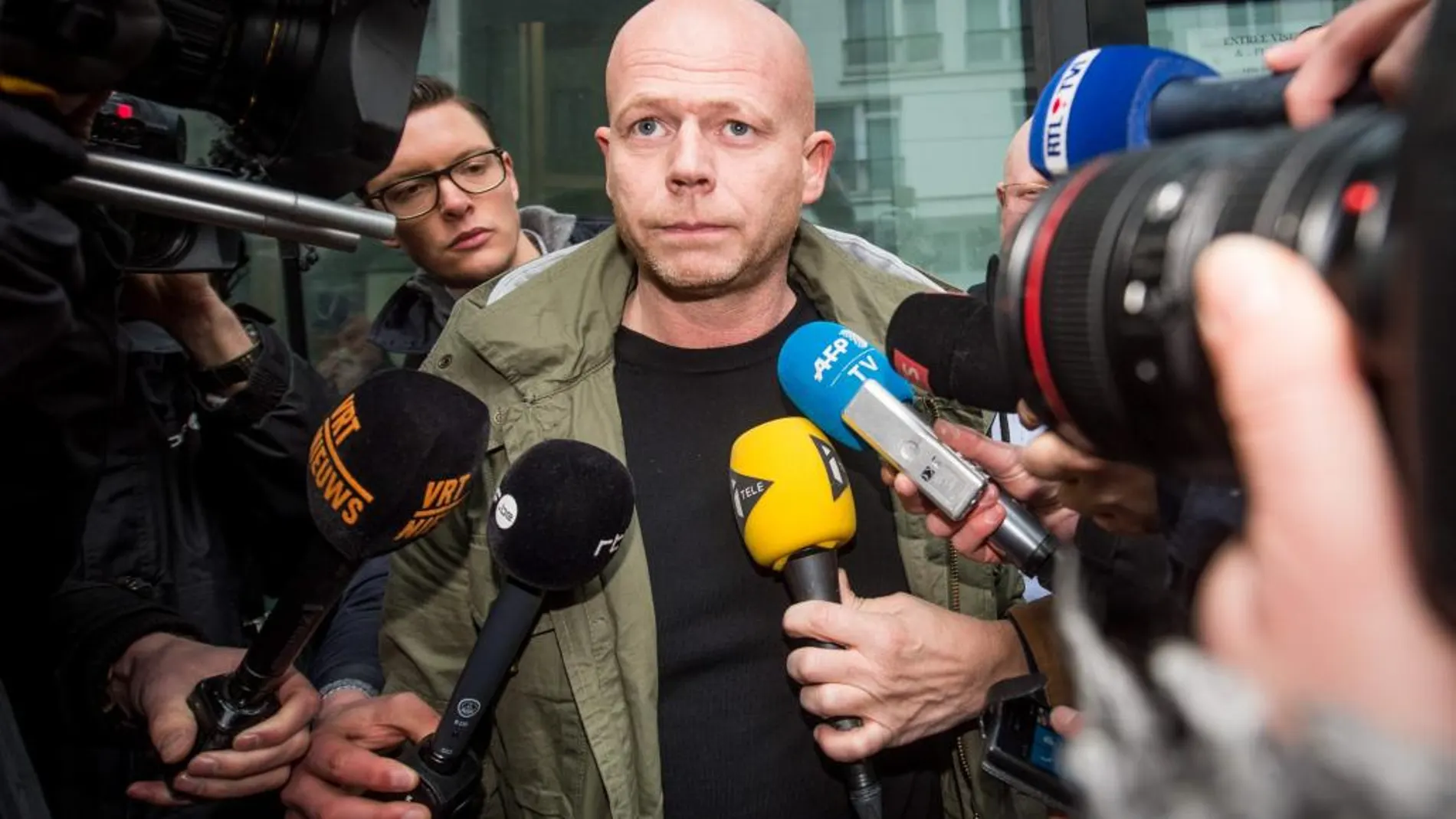 El abogado de Salah Abdeslam, Sven Mary, habla con la Prensa