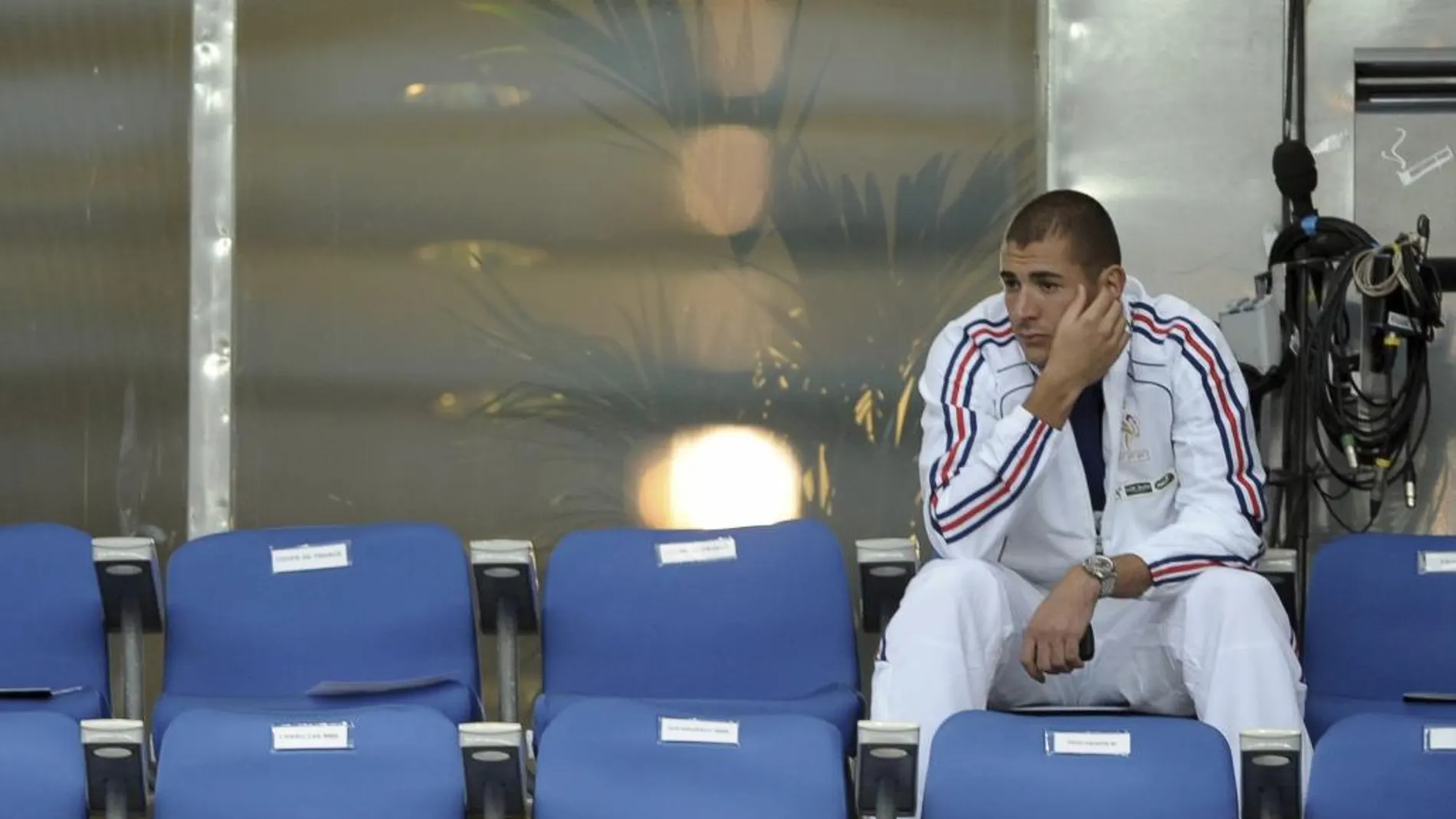 Karim Benzemá en el banquillo