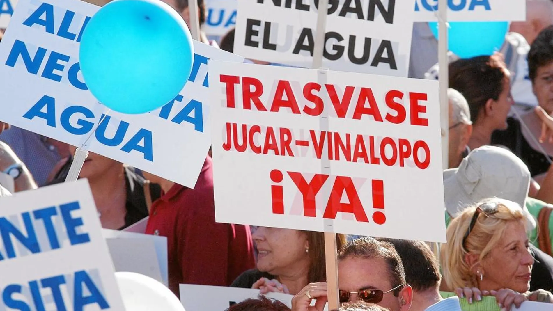 Manifestación en Alicante en el año 2005 para que el Gobierno central no cambiara el trazado del Júcar-Vinalopó