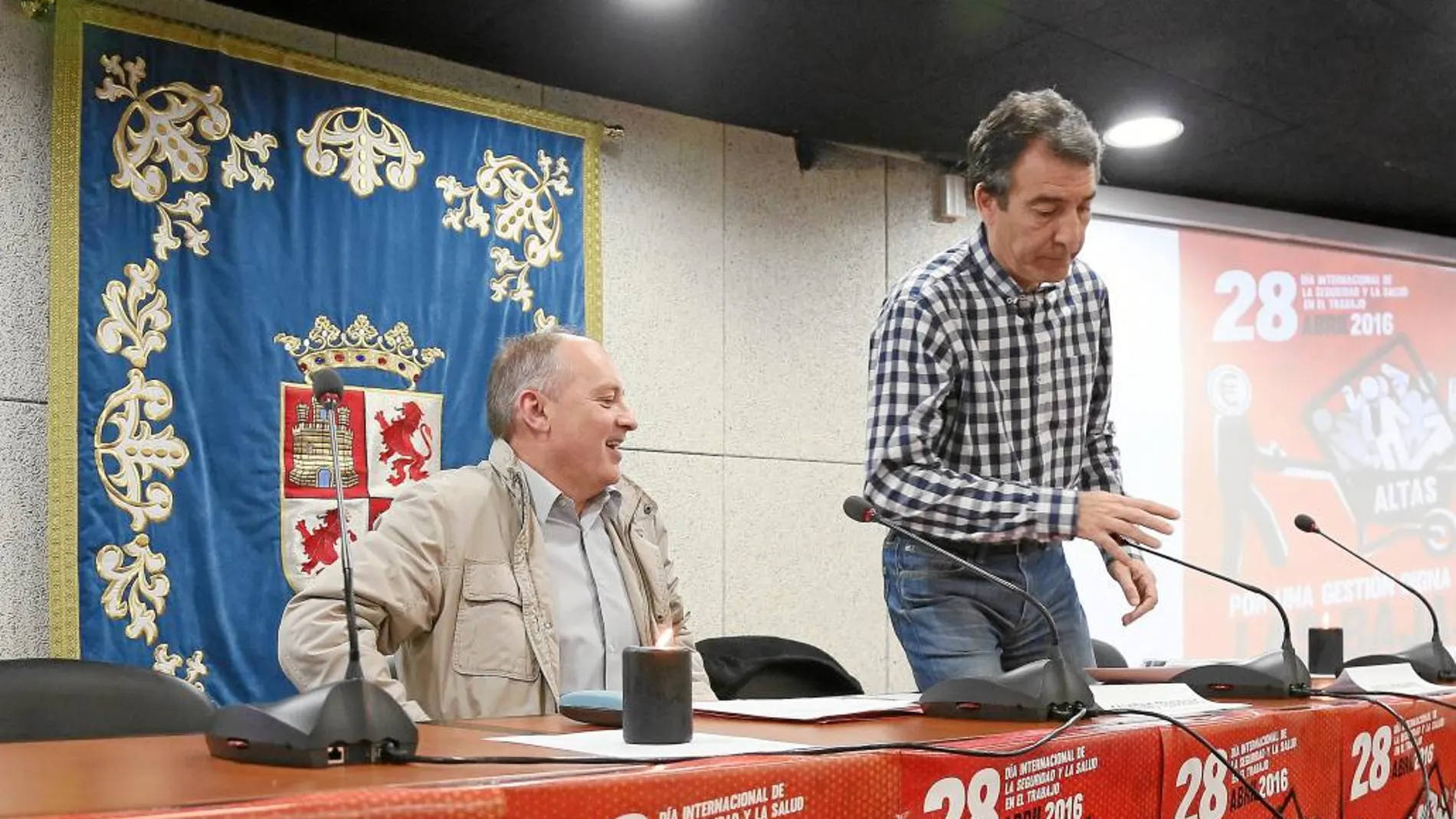 Los secretarios regionales de CCOO y UGT Ángel Hernández y Faustino Temprano, respectivamente, inauguran una jornada en la sede del CES