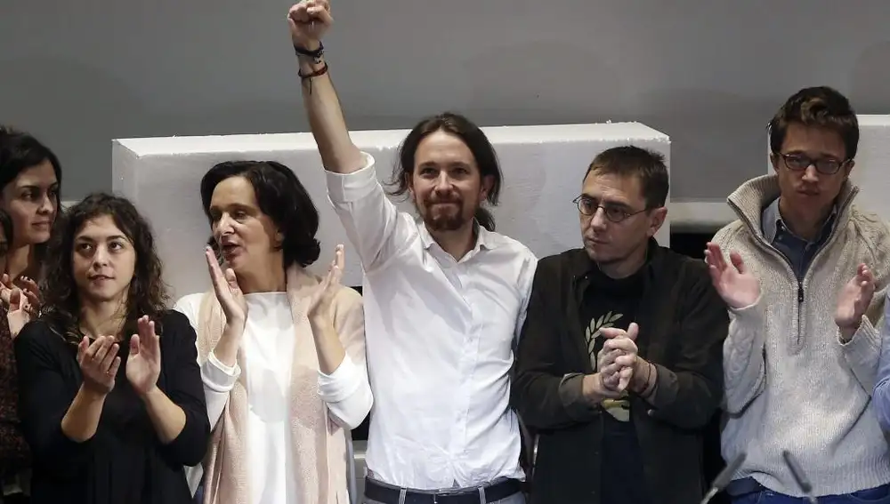 En el centro los fundadores de Podemos Carolina Bescansa, Pablo Iglesias y Juan Carlos Monedero sobre los que la Audiencia Nacional tiene la lupa