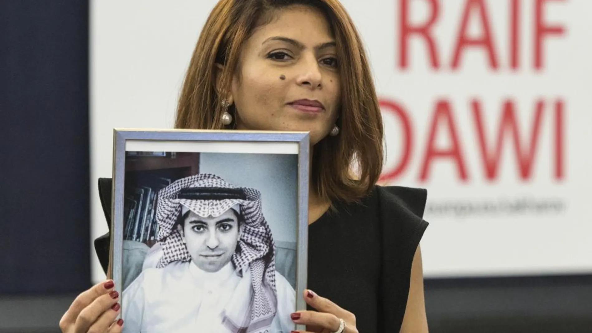 Ensaf Haidar, la mujer del bloguero saudí Raif Badawi, ofrece un discurso en el Parlamento Europeo