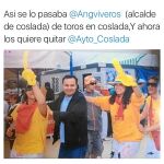 Arriba, críticas al alcalde por la consulta contra los mismos encierros en los que el año pasado se hacía fotos con las peñas. Abajo, la papeleta con la pregunta dirigida