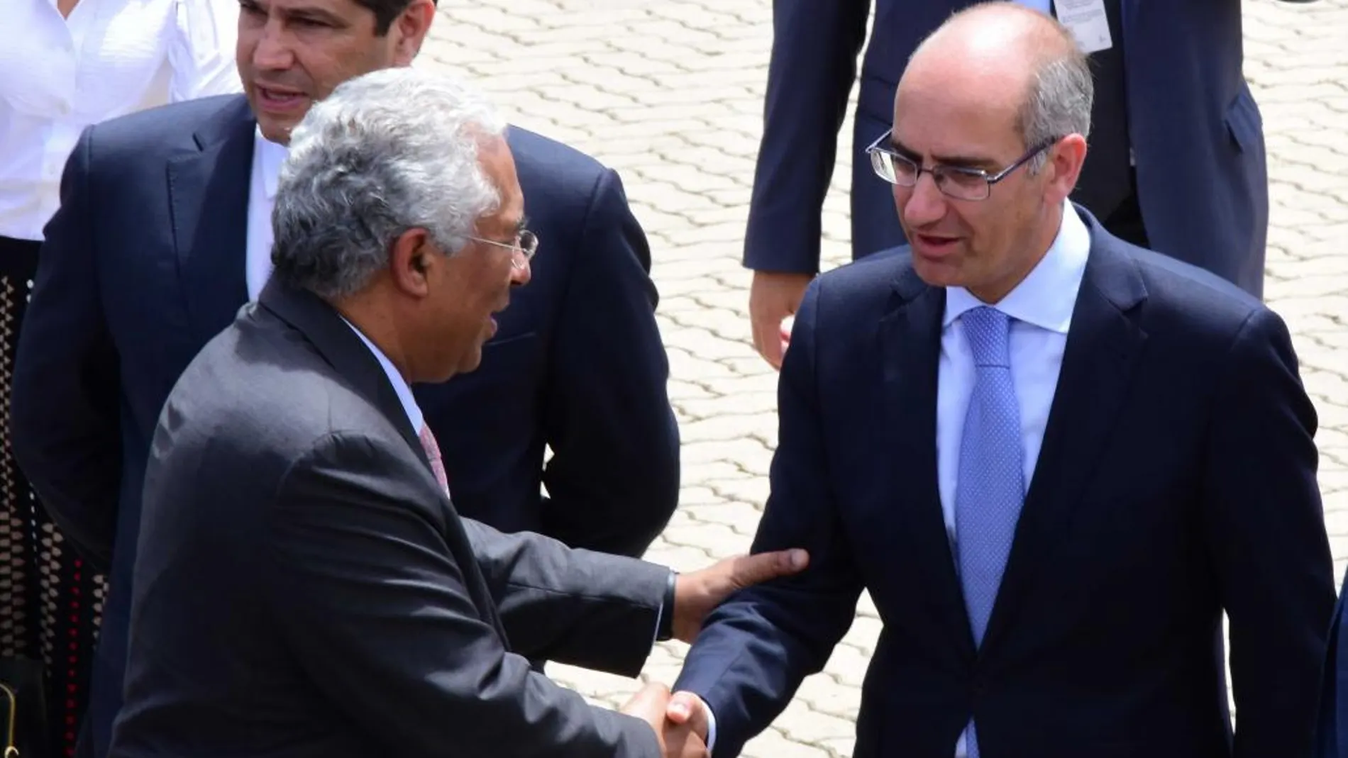 Javier Iglesias saluda al presidente portugués, Antonio Costa
