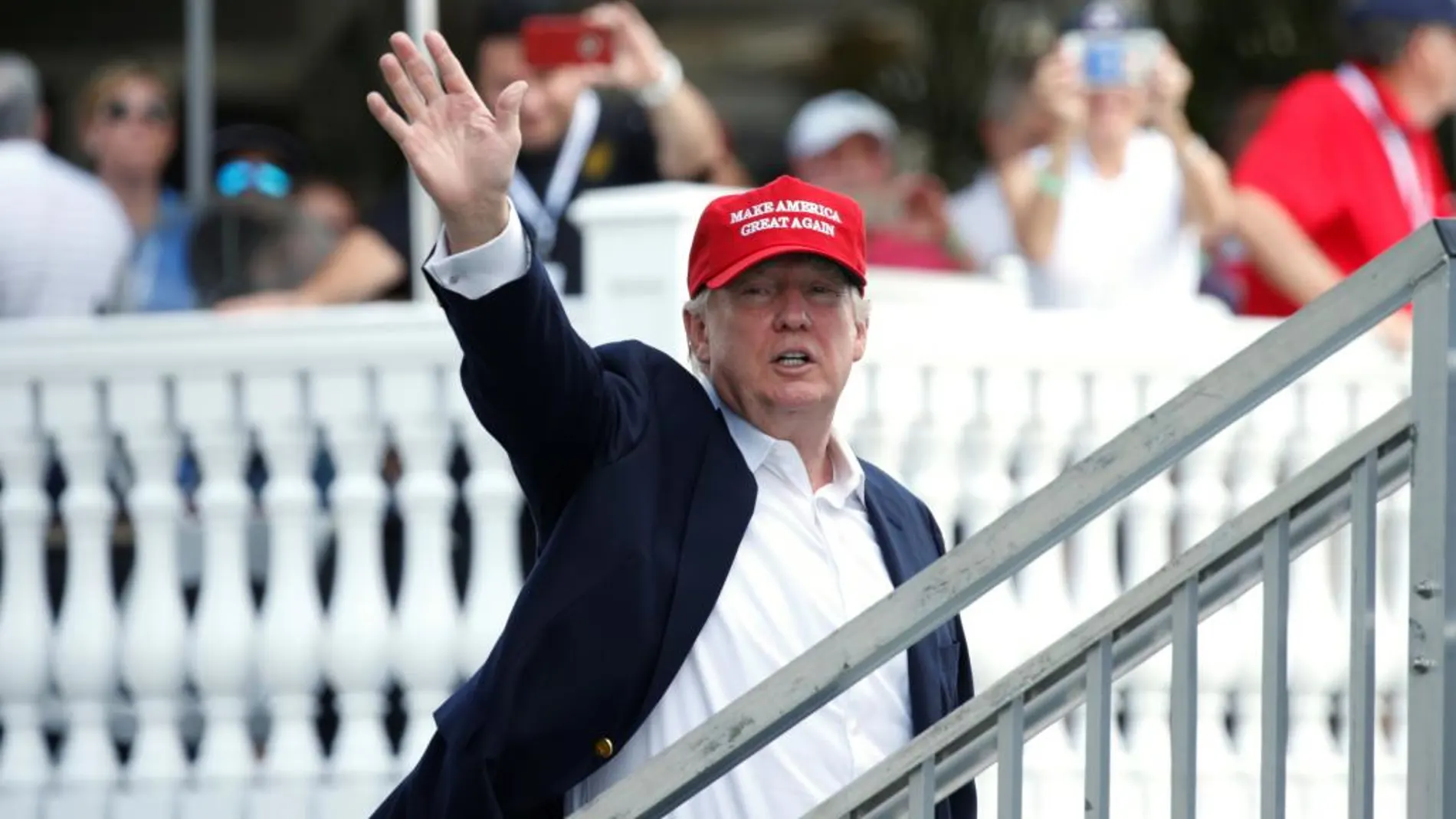 Donald Trumpo asistió ayer a un torneo de golf femenino en Bedminster