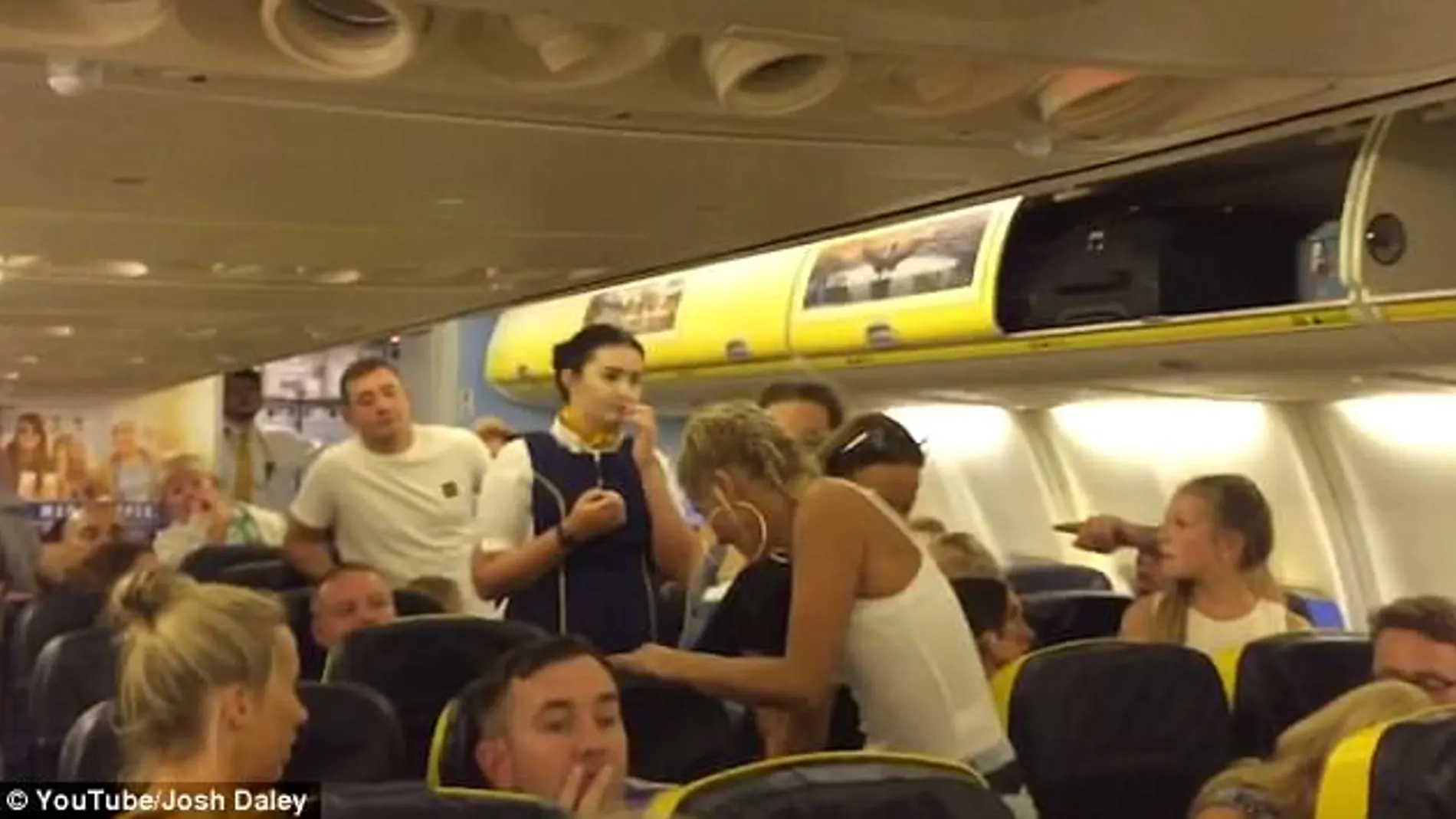Expulsadas un grupo de chicas de un vuelo de Liverpool a Alicante por comportarse «como animales»