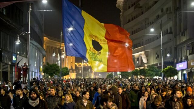 Protestas en Bucarest contra el primer ministro, Victor Ponta y el ministro de Interior, Gabriel Oprea.
