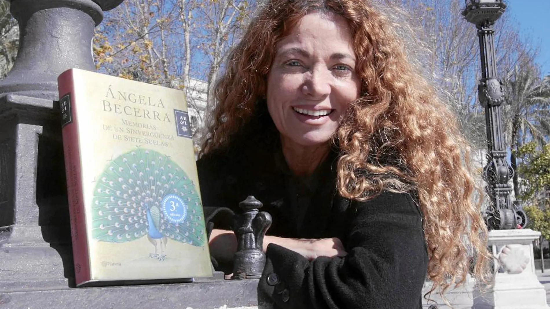 La colombiana Ángela Becerra, con su última novela en Sevilla