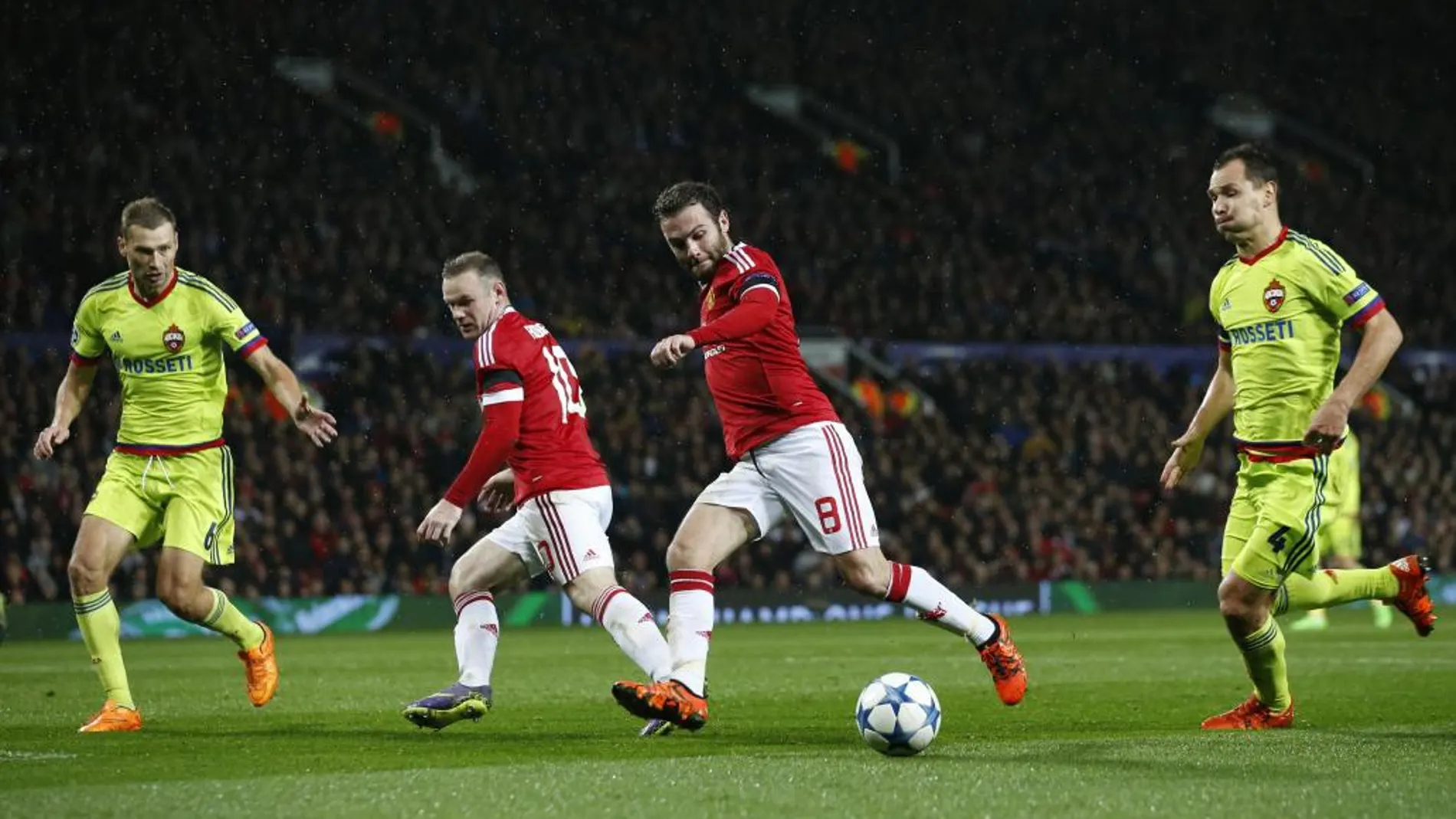 1-0. Rooney castiga al CSKA y coloca al United con pie y medio en octavos