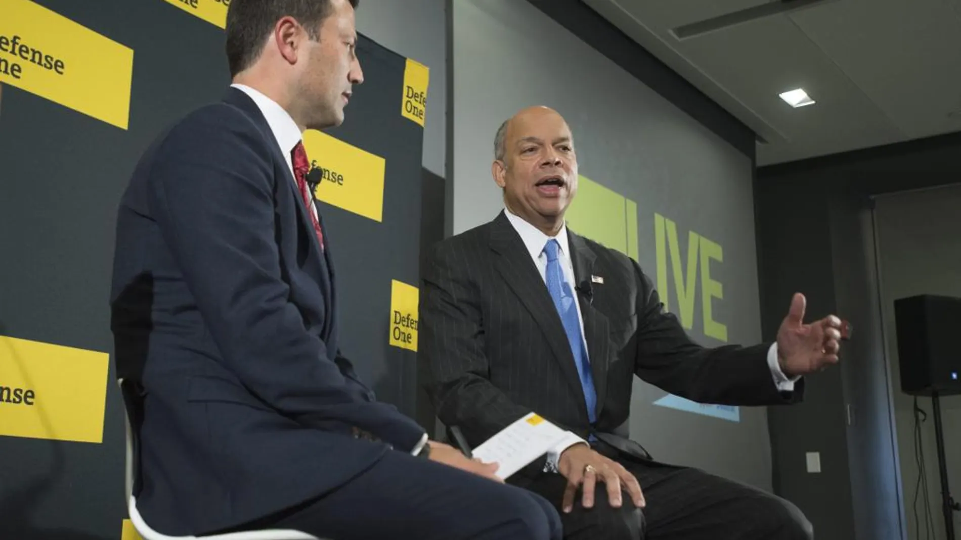 El secretario de Seguridad Nacional de EE.UU., Jeh Johnson, participa en un debate sobre el terrorismo, la delincuencia cibernética y otras amenazas contra el país, en Washington