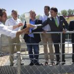 El consejero de Fomento y Medio Ambiente, Juan Carlos Suárez-Quiñones, visita la depuradora de aguas residuales de Fresno de la Ribera