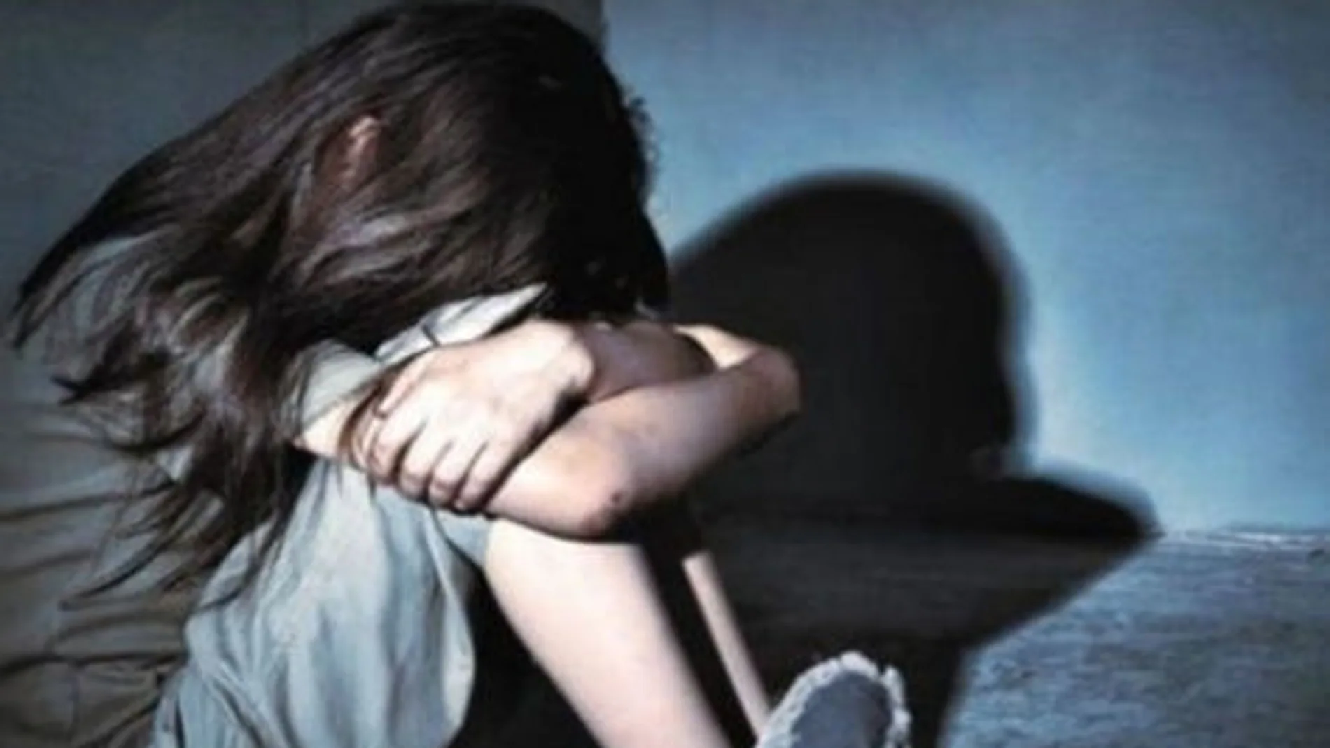Imagen de archivo de una joven víctima de abusos sexuales