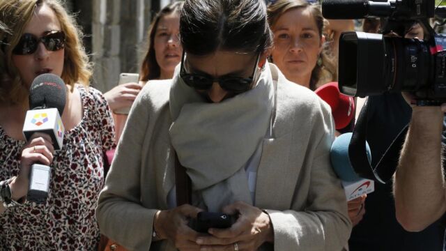 Anna Vidal, esposa de Oriol Pujol, a su salida de la sede de la Audiencia Nacional donde prestó declaración como investigada ante el juez José de la Mata