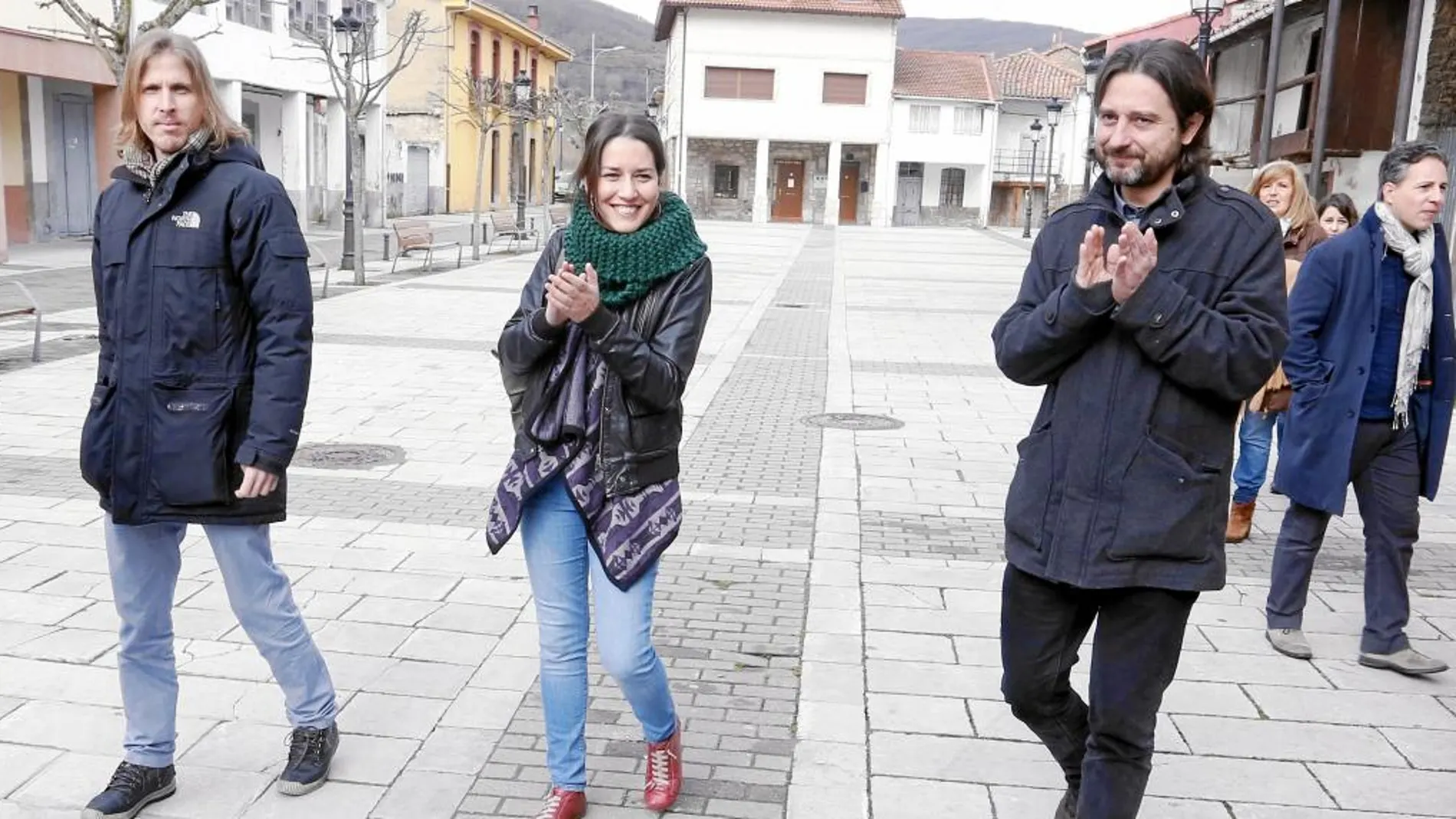 Pablo Fernández, Ana Marcello y Rafael Mayoral, momentos antes de participar en la jornada sobre Minería que Podemos celebró ayer en la localidad leonesa de Pola de Gordón