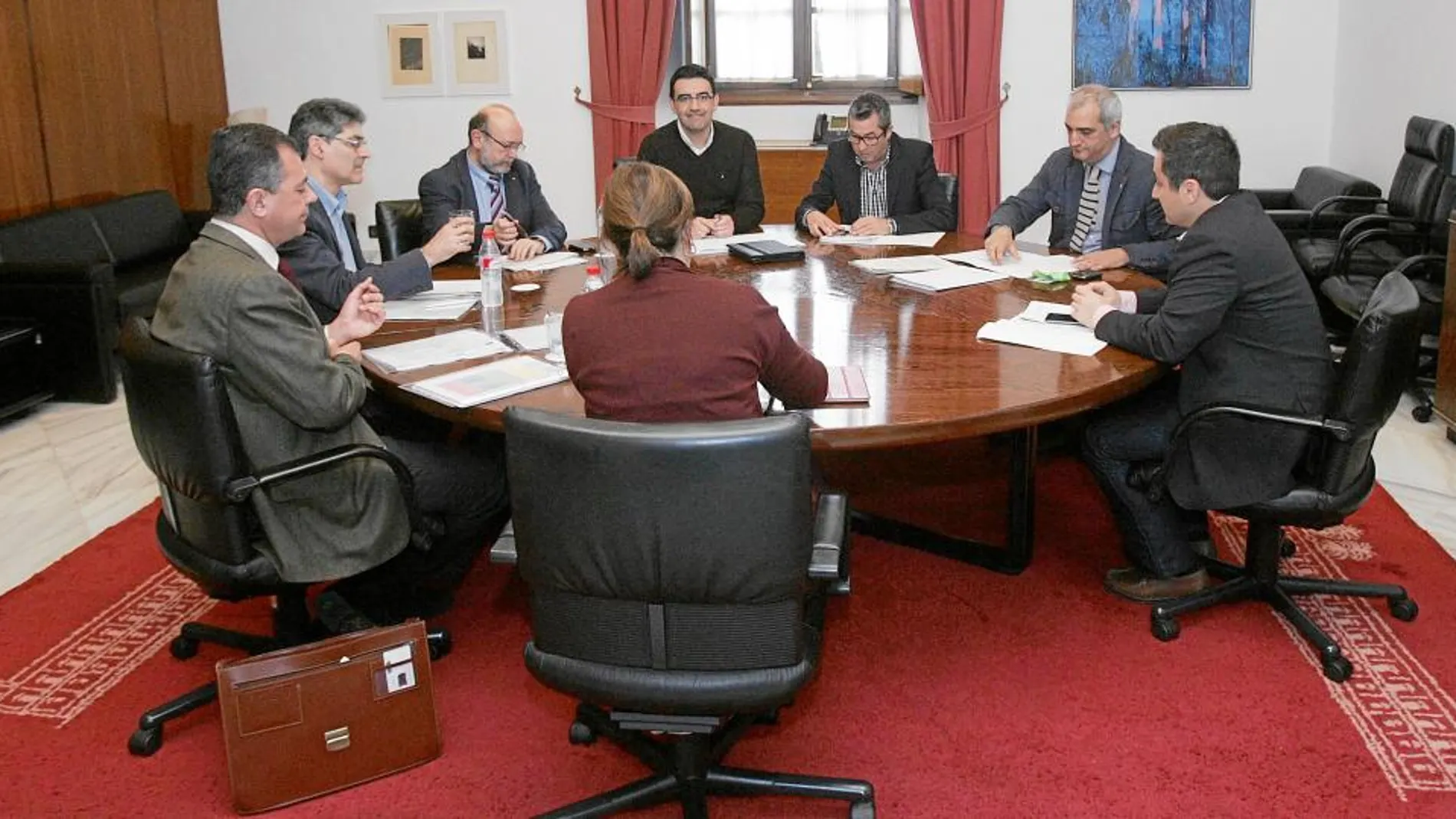 Los representantes de PSOE, PP, IU y PA se reunieron algo menos de una hora