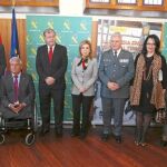 La delegada del Gobierno en Castilla y León, María José Salgueiro, el alcalde de León, Antonio Silván y el general jefe de la XII Zona de Castilla y León, José Manuel Díez Cubelos entre otras autoridades