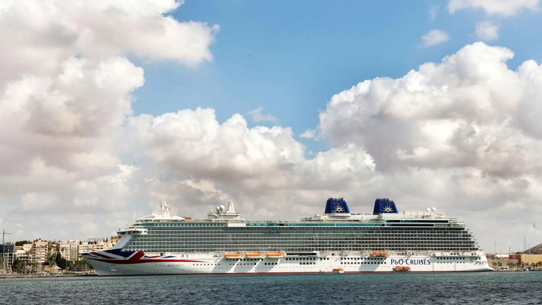 Cartagena prevé la llegada de tres cruceros con más de 6.000 personas este mes