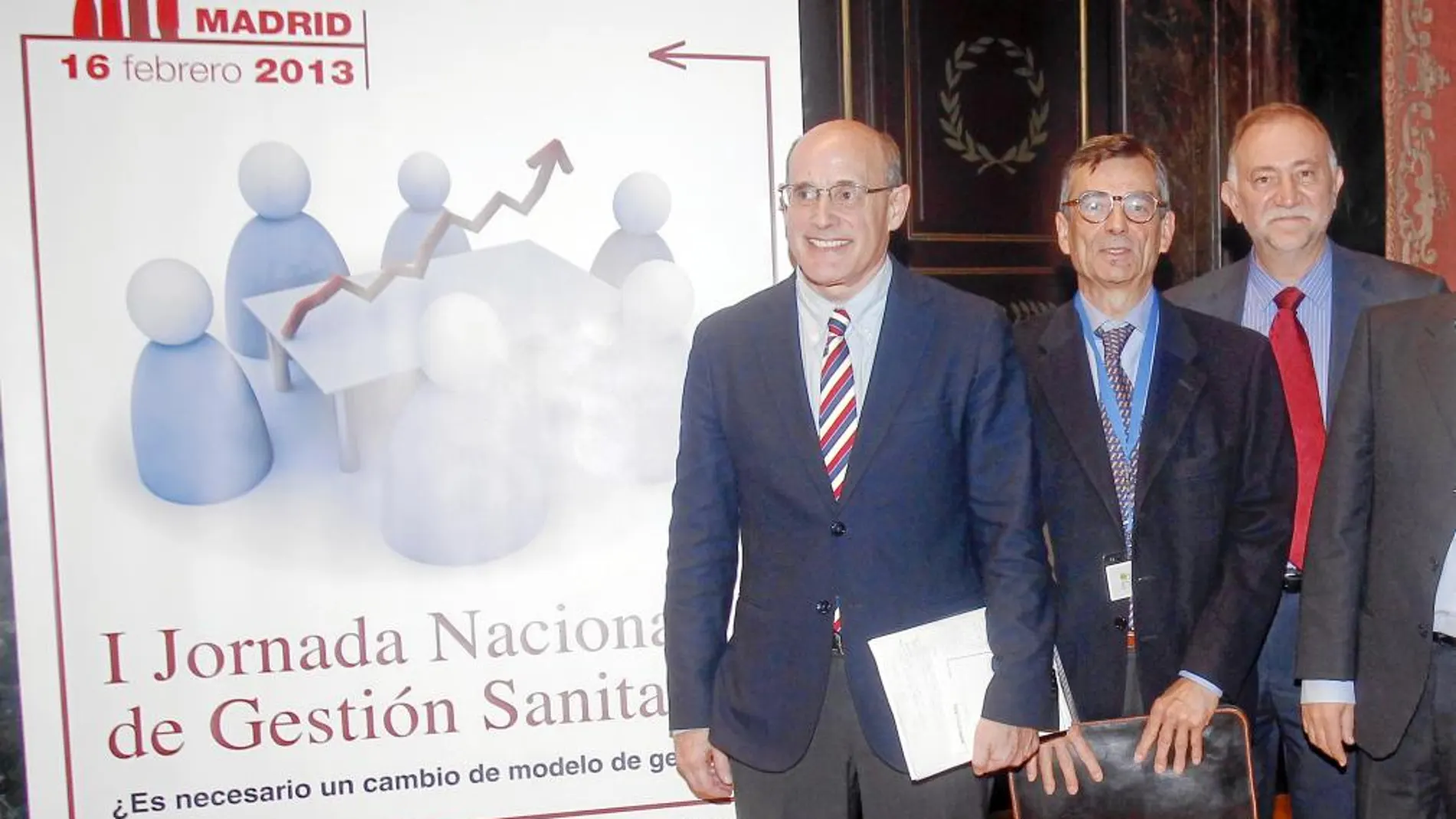 De izquierda a derecha, Rafael Bengoa, Félix Lobo y José Ramón Repullo en el Congreso del sindicato Afem celebrado el sábado en el Colegio de Médicos