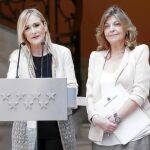 La presidenta de la Comunidad de Madrid, Cristina Cifuentes, junto a la consejera de Economía, Engracia Hidalgo