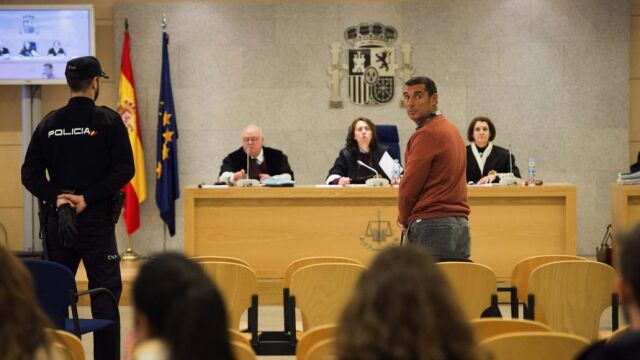 Juan Jesús Narváez Goñi, durante el juicio contra él en la Audiencia Nacional por el asesinato a tiros de dos policías en Barcelona en 1991.
