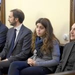 De izda. a dcha., los periodistas Gianluigi Nuzzi, Emiliano Fittipaldi, la asesora Francesca Chaouqui y monseñor Ángel Lucio Vallejo Balda