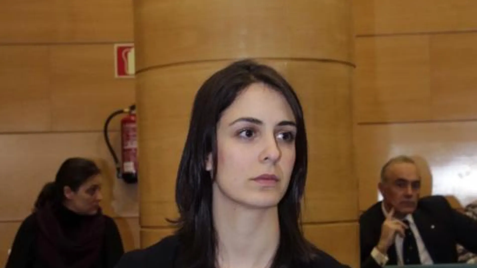 La portavoz del Ayuntamiento de Madrid, Rita Maestre, es juzgada hoy por un presunto delito contra los sentimientos religiosos cometido al manifestarse con el torso descubierto en la capilla de la Complutense en 2011