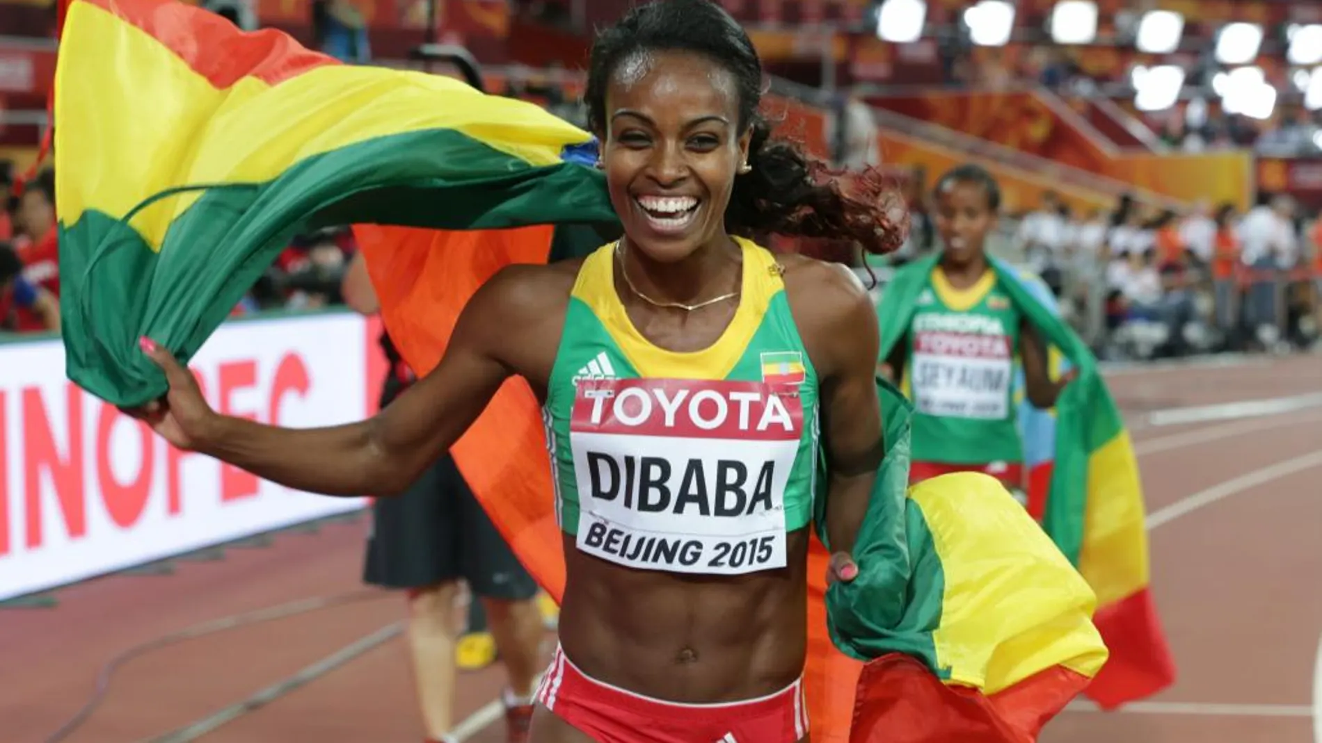Genzebe Dibaba celebra su victoria en los 1.500 metros