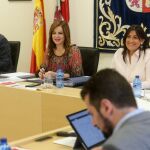 Reunión de la Mesa de las Cortes presidida por Silvia Clemente