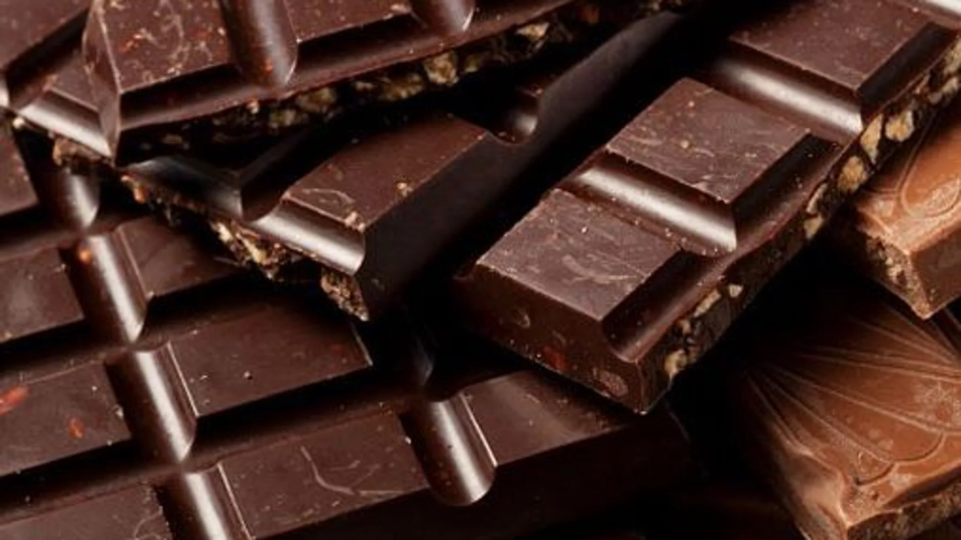 Los polifenoles del cacao producen efectos vasodilatadores que favorecen el control de la tensión arterial.