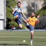 Sergio Ramos y Nacho, en el entrenamiento de ayer