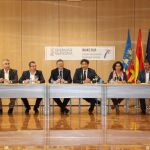 El president de la Generalitat, Ximo Puig, con los empresarios turísticos
