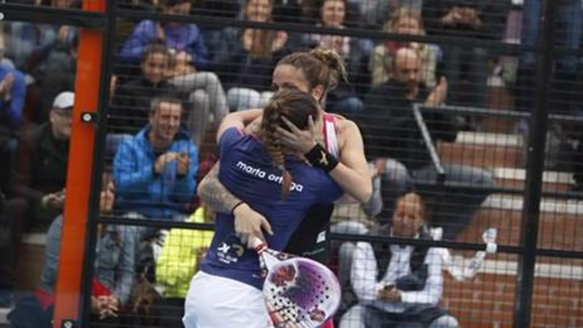 Marta Ortega y Alba Galán