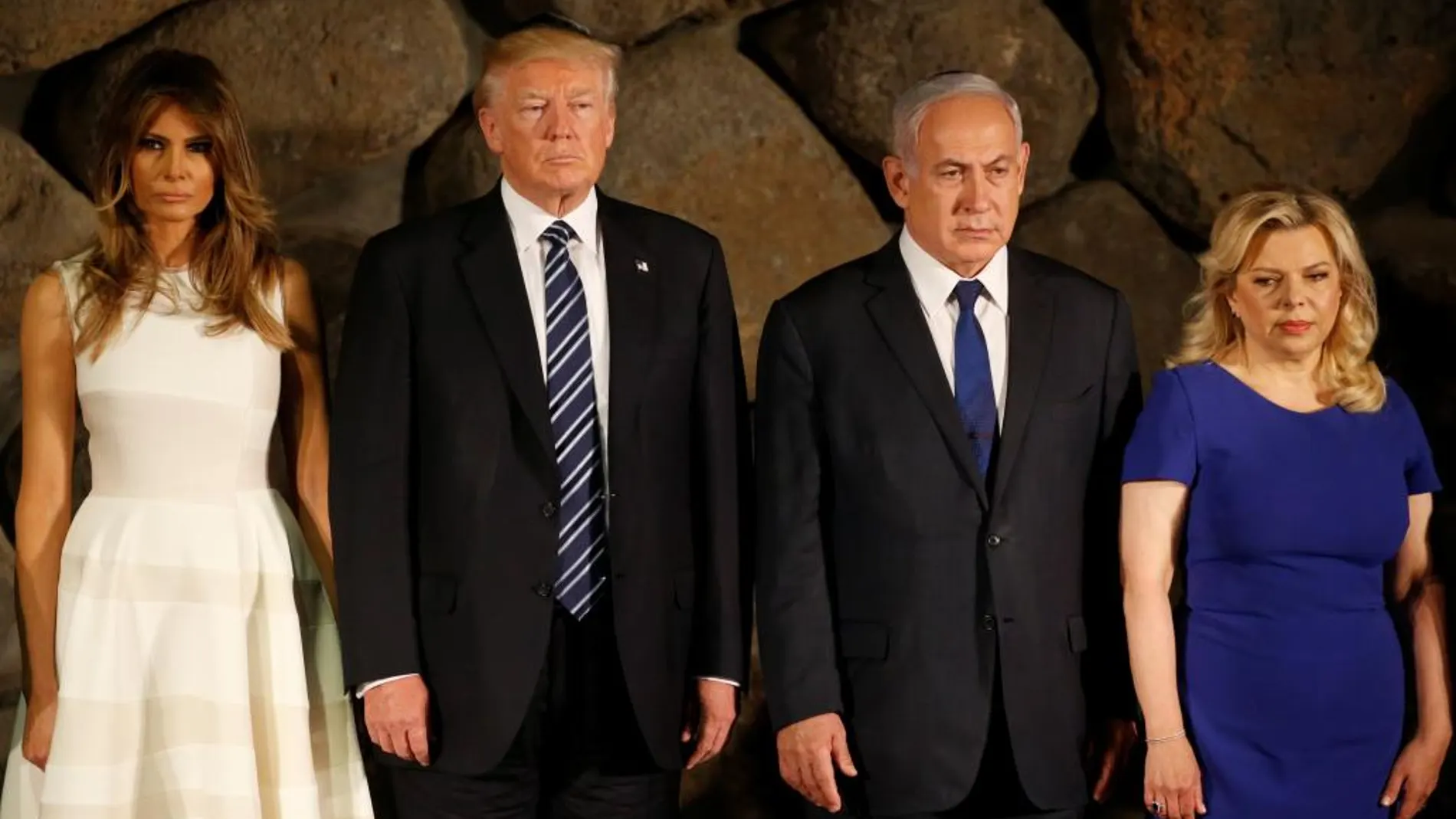 Donald Trump y su esposa Melania, junto al primer ministro israelí, Benjamin Netanyahu y su mujer, Sara, en una ceremonia en el Museo del Holocausto de Jerusalén
