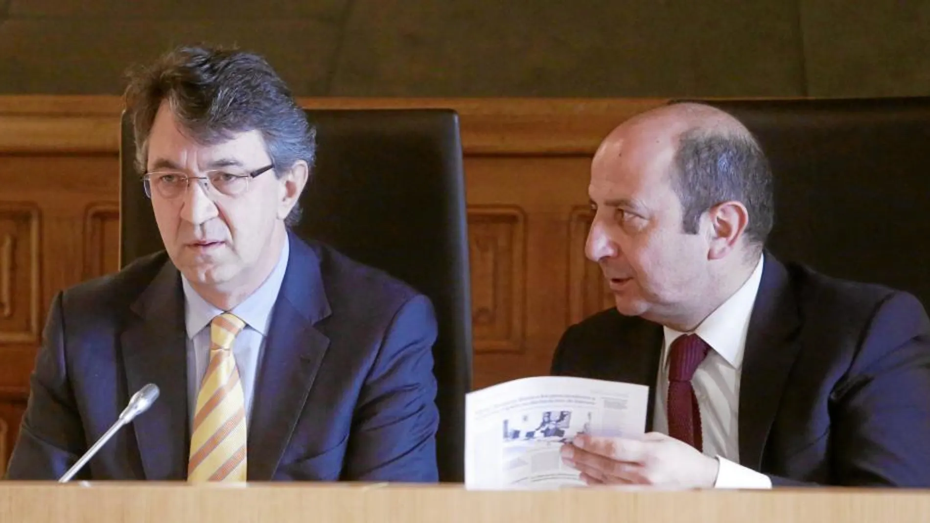 El presidente de la institución provincial leonesa, Juan Martínez Majo, y el portavoz, Francisco Castañón